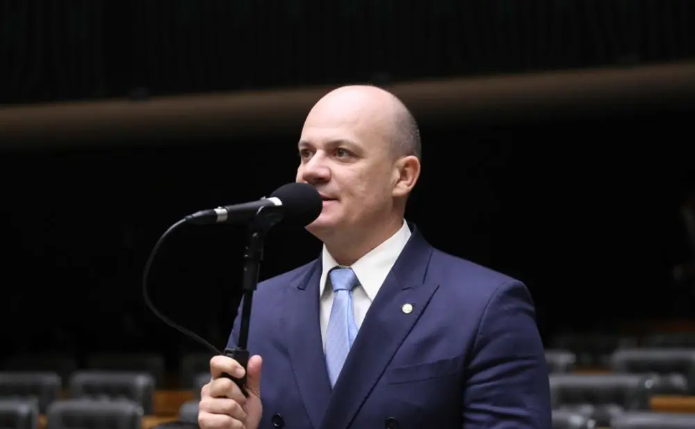 Cabo Gilberto minimiza encontro de Flávio Bolsonaro e banqueiro