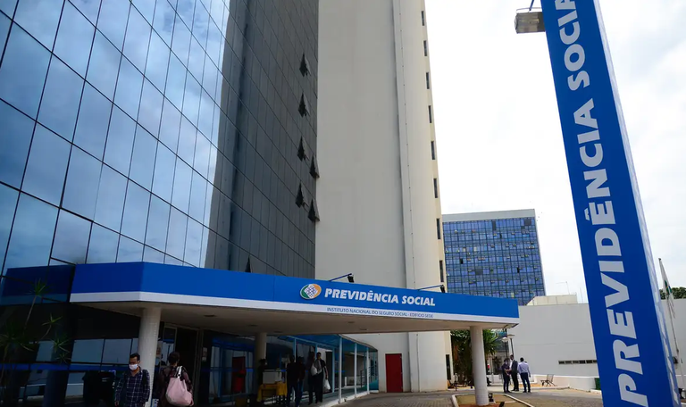 INSS confirma vazamento de dados de 2 milhões de brasileiros