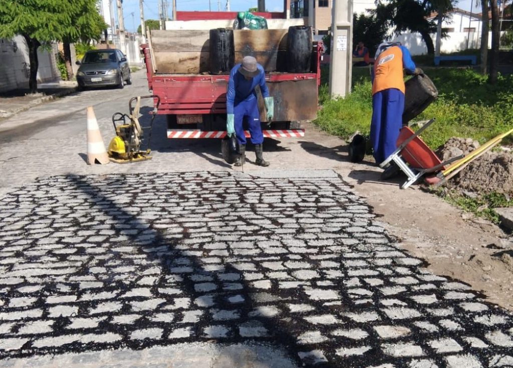 Seinfra inicia a semana com Operação Tapa-Buraco em 27 bairros de João Pessoa