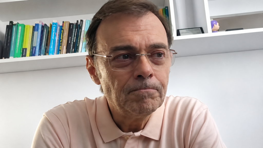 Tino Marcos finge buscar emprego e anuncia novo projeto