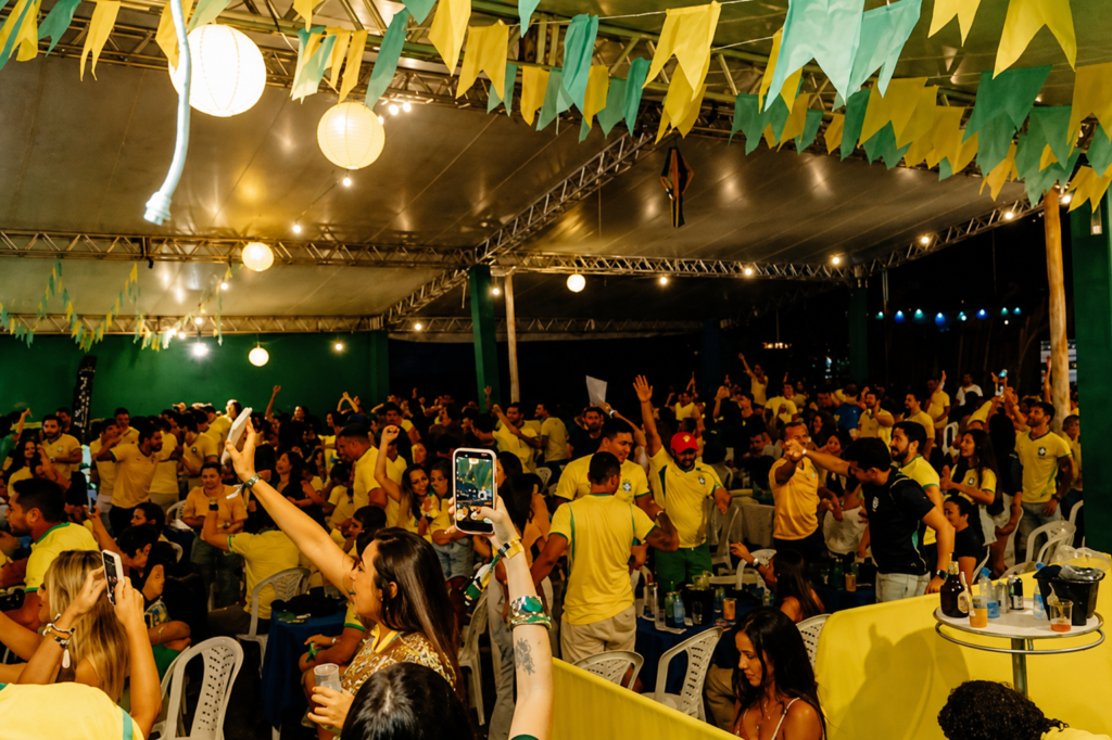 Arenas da Copa reúnem torcedores para jogos do Brasil na capital