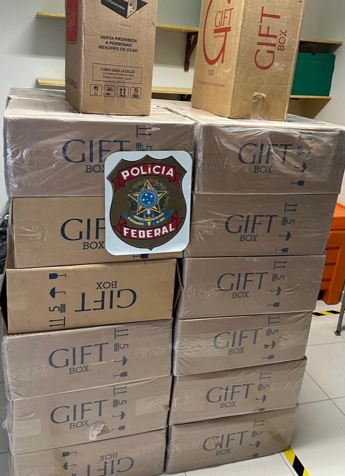 PF prende três pessoas com 13.290 maços de cigarros contrabandeados em Juazeirinho