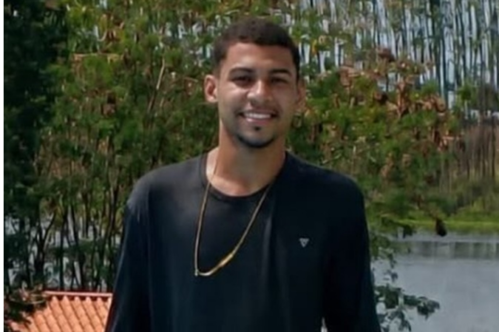 Motoboy Erick Rodrigues é sepultado em João Pessoa