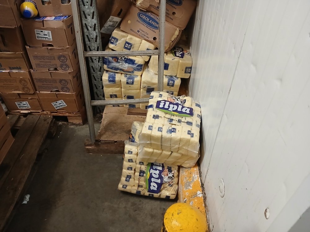 MP-Procon autua atacarejo em Campina Grande por irregularidades em alimentos
