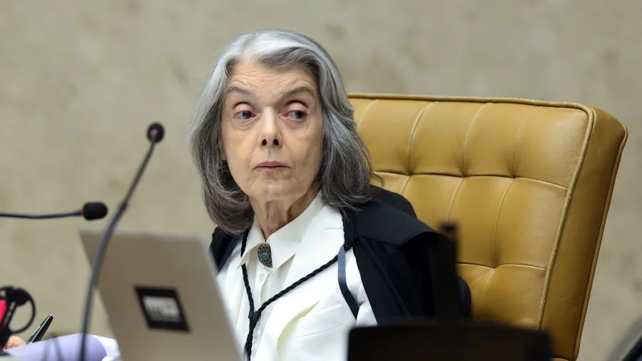 Cármen Lúcia diz estar envergonhada e pede desculpas durante sessão do STF