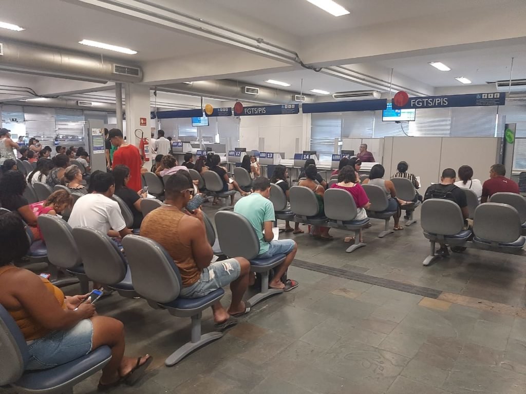 Procon-JP autua cinco agências bancárias por demora nas filas em João Pessoa