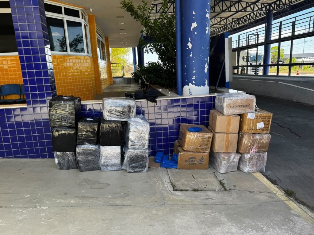 Caminhoneiro de Esperança é preso na Bahia com 523 kg de drogas