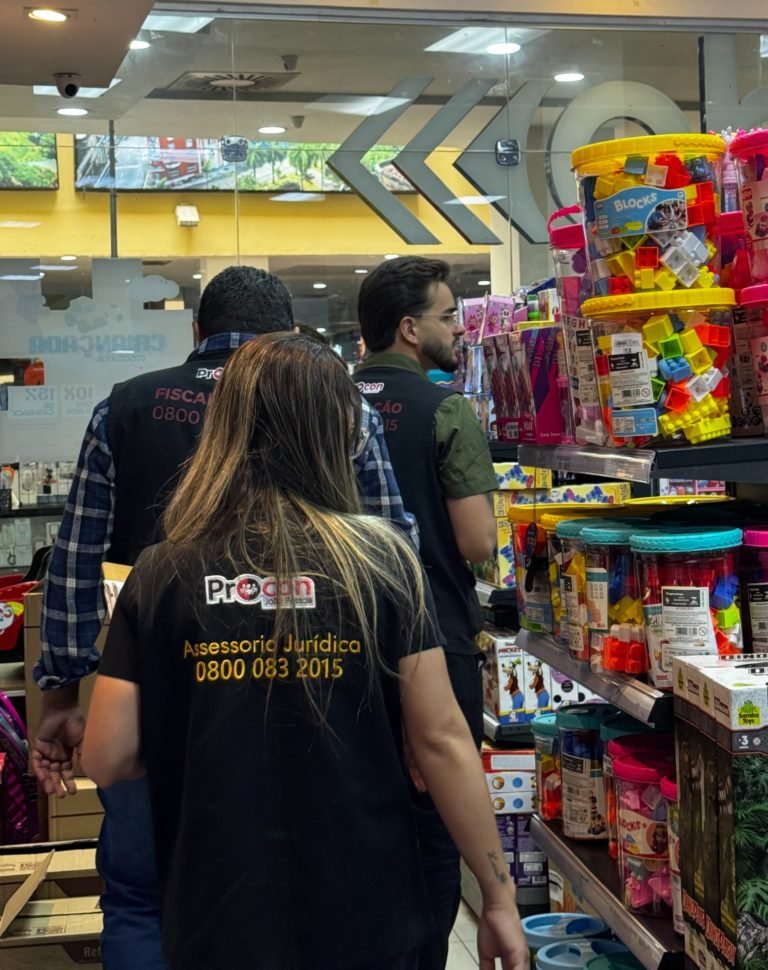 Procon-JP autua loja e recolhe brinquedos sem preço em João Pessoa